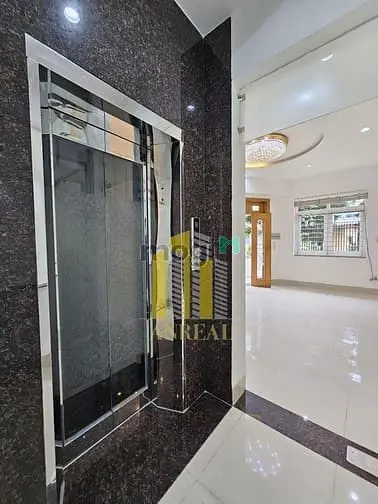 Toà Nhà Căn Góc 3 Lầu - Thang Máy Sàn Trống Giá 70 Triệu