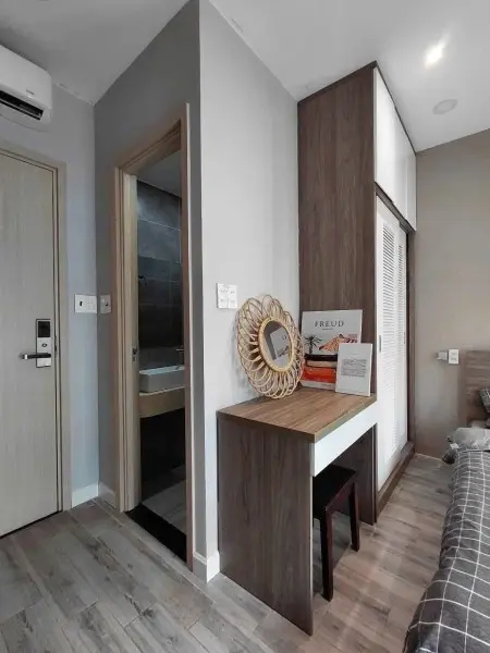 Cho Thuê Căn Hộ Ban Công, Thang Máy Ngay Khu Phan Xích Long, Phú Nhuận Gần Trường Sa, Q1