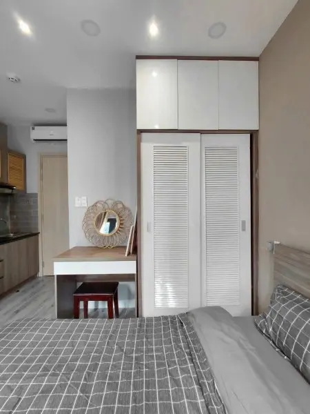 Cho Thuê Căn Hộ Ban Công, Thang Máy Ngay Khu Phan Xích Long, Phú Nhuận Gần Trường Sa, Q1