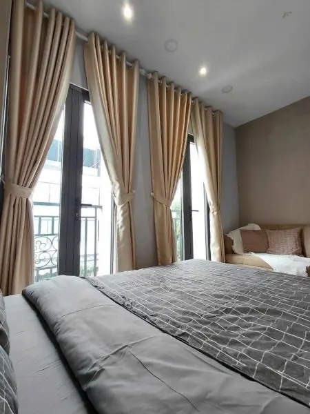 Cho Thuê Căn Hộ Ban Công, Thang Máy Ngay Khu Phan Xích Long, Phú Nhuận Gần Trường Sa, Q1