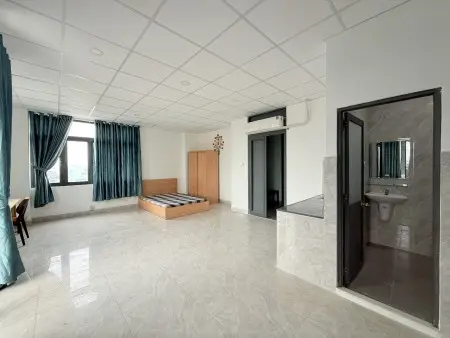 Phòng Cho Thuê 50 M2 Ban Công Riêng Full Nội Thất Cao Cấp Cửa Sổ Lớn Đường Tên Lửa