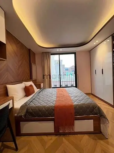 Giá :7.850 Triệu * Dt : 4M X 15M - 56M2 + 5 Tầng Btct -5Pn,4Wc - Hoàn