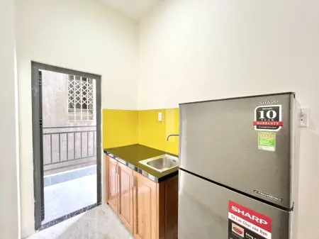 Căn Hộ Ban Công Thoáng Mát Gần Chợ Hoàng Hoa Thám