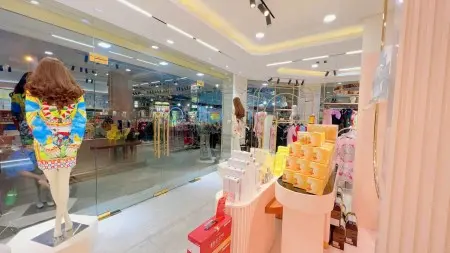 Cho Thuê Mặt Bằng Lô Góc 2 Mặt Tiền Quận 10 Đường Cmt8 Dt 8Mx13.5M