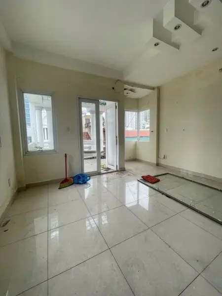 Cho Thuê Nhà Nguyên Căn Cmt8 Q.10 Gần Chung Cư Hà Đô Đường Xe Tải Lớn