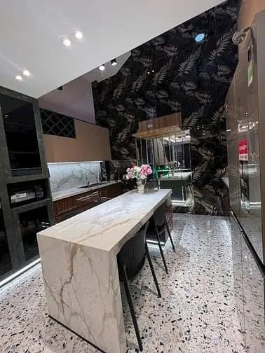 Giá :7.850 Triệu * Dt : 4M X 15M - 56M2 + 5 Tầng Btct -5Pn,4Wc - Hoàn