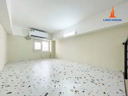 Phòng Ban Công Có Gác Siêu Thoáng Gần Đh Gtvt