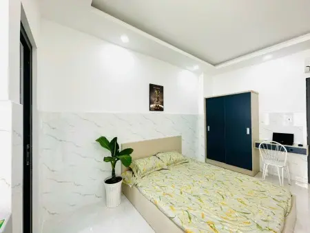 Cho Thuê Chdv Full Nội Thất Ban Công Lớn Máy Giặt Riêng Nằm Ngay Ngã Tư Hàng Xanh Gần Q1,2,3,...