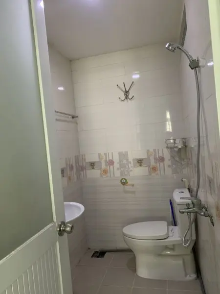 Nhà Cho Nữ Thuê Gần Trường Đại Học, Chợ, Siêu Thi, Bến Xe Bus Metro