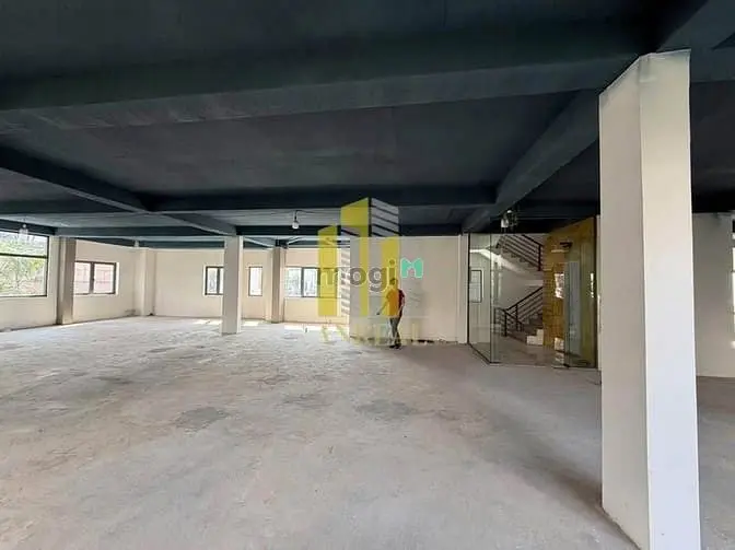 Tòa Nhà Văn Phòng 6 Lầu Trống Suốt + Thang Máy - Dtsd 1800M2