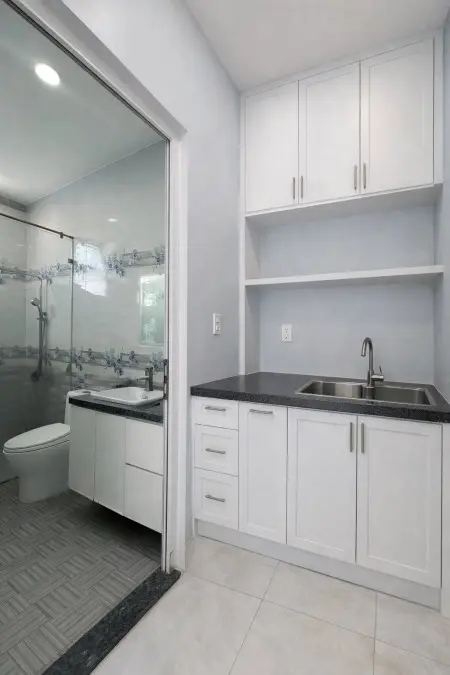 Chính Chủ Cho Thuê Phòng Trọ Ban Công Trong Biệt Thự Cao Cấp - Full Nội Thất Mặt Tiền Đường