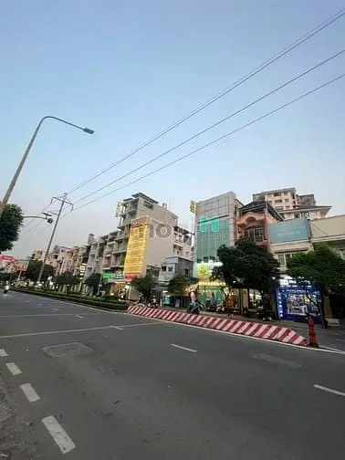 Bán Nhà Mặt Tiền Lạc Long Quân Ngang 7M, P5,Quận 11 (Vị Trí Đẹp) 5Lầu