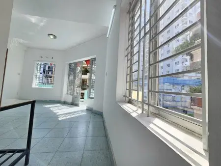 Cho Thuê Phòng 40M2 Ban Công 2 Mặt, View Coopmart - Hoa Sứ