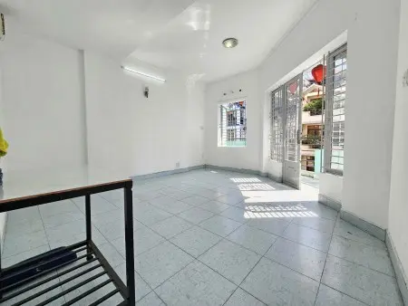 Cho Thuê Phòng 40M2 Ban Công 2 Mặt, View Coopmart - Hoa Sứ