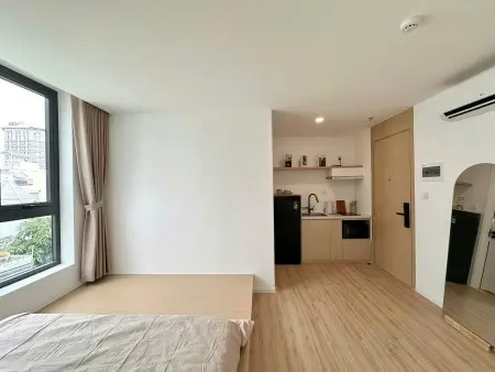 Cho Thuê Căn Hộ Một Phòng Ngủ, Full Nội Thất, Thang Máy, Ban Công ,Trần Đình Xu Quận1