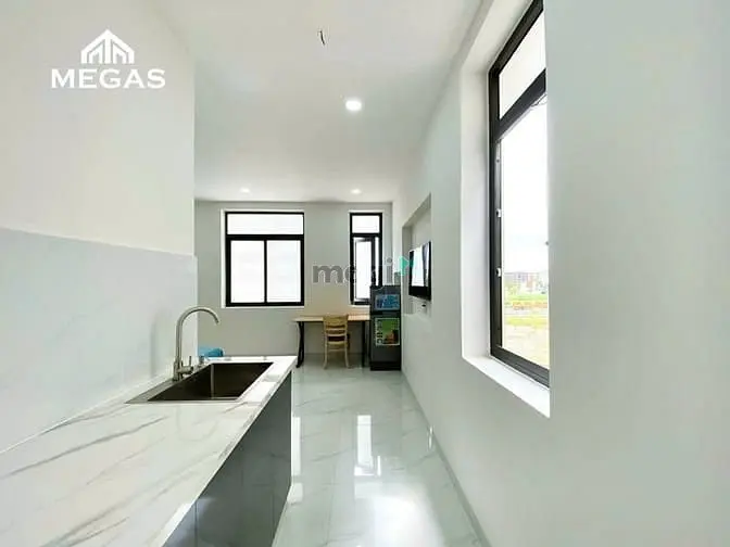Phòng Full Nội Thất Cửa Sổ Thoáng Mát Nội Khu Lakeview Có Hồ Bơi