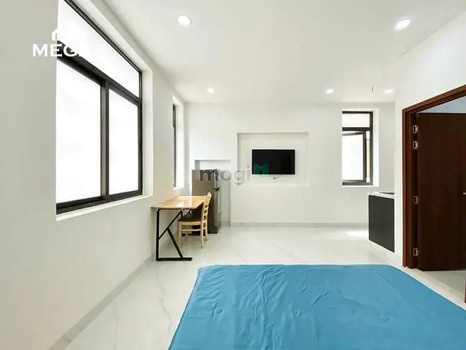 Phòng Full Nội Thất Cửa Sổ Thoáng Mát Nội Khu Lakeview Có Hồ Bơi