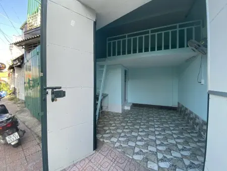 Phòng Trọ Mặt Tiền Nhà + Kệt Hợp Kinh Doanh Tốt ( Đường Nhựa Lớn )