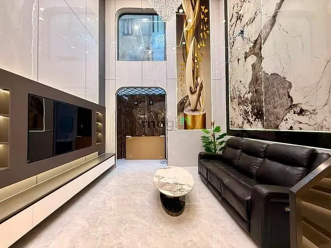 Nhà Ngay Ngã Tư Ga, Dt:4X22M, Lửng, 3Lầu, 4Pn, Sân Xe Hơi, P.thờ