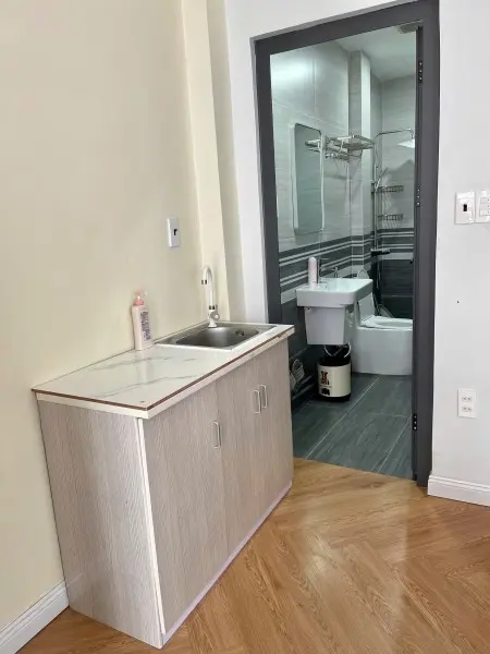 Căn Hộ Dịch Vụ Full Nội Thất, Cửa Sổ Thoáng Ngay Ngã Tư Hành Xanh Gần Quận 1