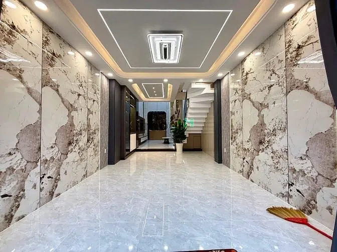 Nhà Ngay Ngã Tư Ga, Dt:4X22M, Lửng, 3Lầu, 4Pn, Sân Xe Hơi, P.thờ