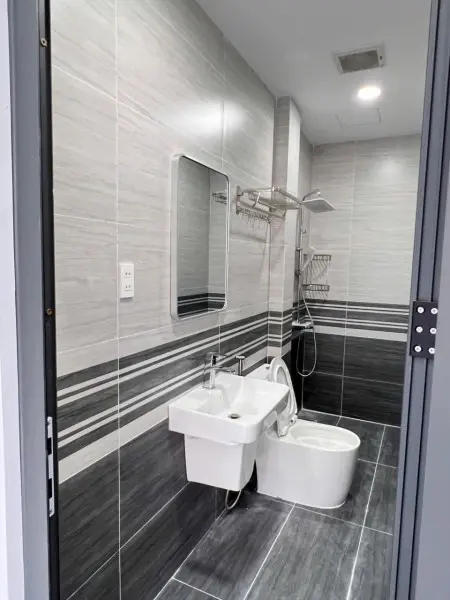 Căn Hộ Dịch Vụ Full Nội Thất, Cửa Sổ Thoáng Ngay Ngã Tư Hành Xanh Gần Quận 1