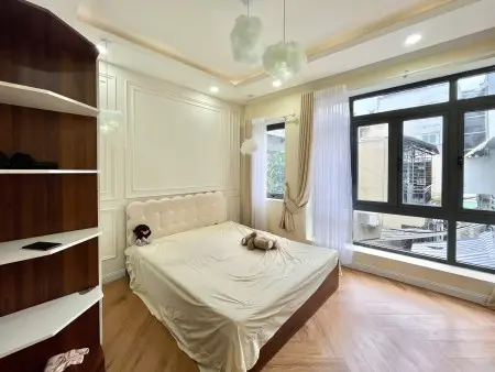 Căn Hộ Dịch Vụ Full Nội Thất, Cửa Sổ Thoáng Ngay Ngã Tư Hành Xanh Gần Quận 1