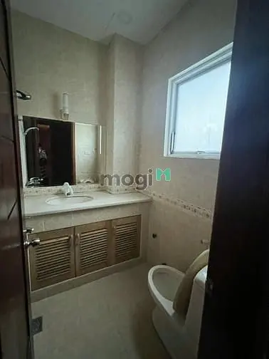 Bán Biệt Thự Có Hầm, 8X18, Kdc Tên Lửa