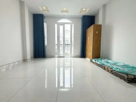 Phòng #3Tr2 Có Ban Công, Đẹp Kiên Cốgần Đh Ntt... Tại Sao Ko Ởphòng 25M2, Máy Lạnh, Ban Công
