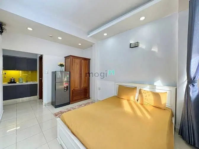 Căn Hộ Bancol Thoáng Mát, Nội Thất Đầy Đủ Đối Diện Vn Quốc Tự Quận 10