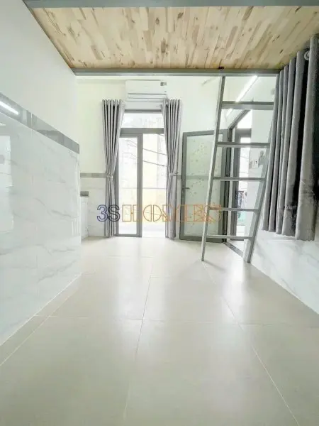 Phòng Trọ Thang Máy Rộng 30M2 Đi Bộ Iuh Cs2