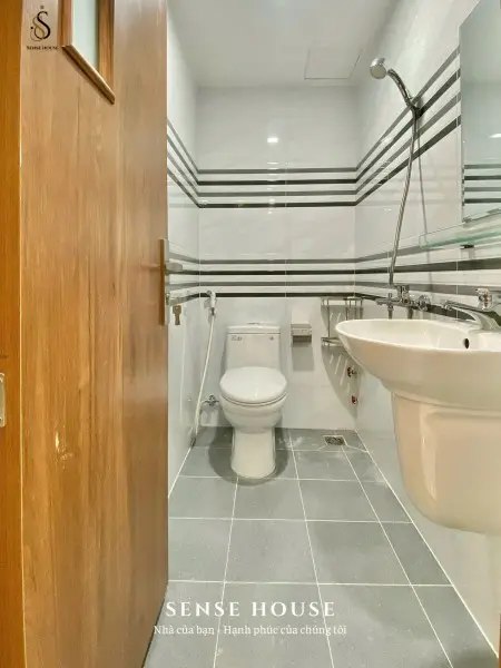 Phòng Full Nội Thất Gỗ – Máy Lạnh – Bếp – Wc Riêng