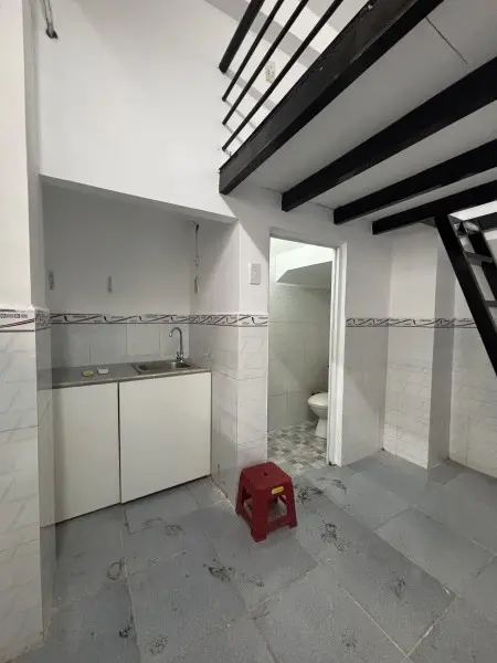 Trống 1 Căn Duy Nhất Ngay Tầng Trệt Sẵn Máy Lạnh Ngay Cổng Sau Đh Văn Lang