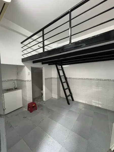 Trống 1 Căn Duy Nhất Ngay Tầng Trệt Sẵn Máy Lạnh Ngay Cổng Sau Đh Văn Lang