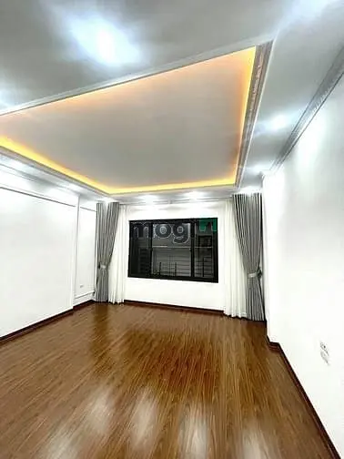 Cho Thuê Nhà Kinh Doanh Ô Tỗ Tránh, Dt 60M, 5T, Mt 4M Phố Nguyễn Tuân