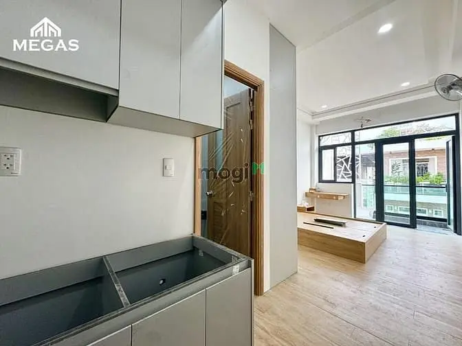 Căn Hộ - Full Nội Thất - Ban Công - Mới Xây Ngay Công Viên Phần Mềm