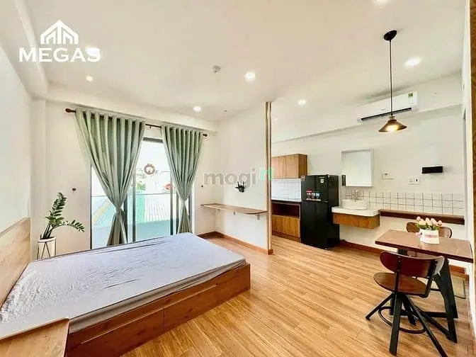 Căn Hộ Studio - Full Nội Thất - 1Pn - Tách Bếp - Ban Công Ngay Emart