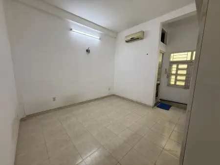 Phòng 25M2, Cuối Thạch Lam Dọn Vào Ở Ngay