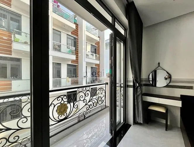 Căn Hộ Mới Xây - Ban Công Full Nội Thất Ngay Đại Học Nguyễn Tất Thành