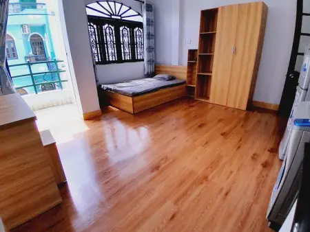 Cho Thuê Phòng Ban Công Rộng 35M2, Vũ Ngọc Phan, Gần Chợ Nguyễn Xí, Đh Văn Lang