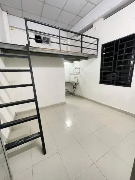 Phòng Ban Công, View Hồ Bơi, 3 Cửa,Có Gác Giá 3Tr, Giờ Giấc Tự Do, An Ninh. Miễn Phí Gửi Xe