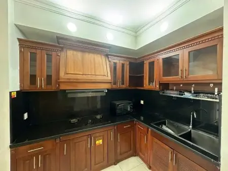 Chung Cư Screc, Trường Sa, Q3: 98M2, 3P Ngủ, Máy Lạnh, 15Triệu