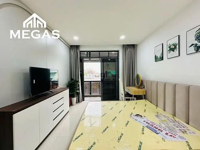 Căn Hộ - Tách Bếp - Full Nội Thất - Ban Công Ngay Công Viên Làng Hoa