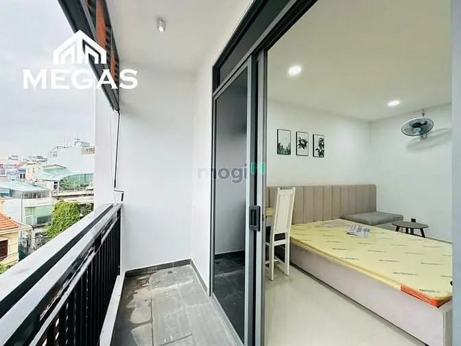 Căn Hộ - Tách Bếp - Full Nội Thất - Ban Công Ngay Công Viên Làng Hoa