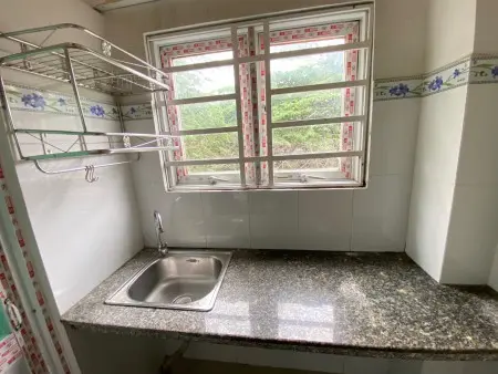 Phòng Có Máy Lạnh, Gác_Ở 3 Người - Ngay Đh Spkt, Ngân Hàng - Giờ Tự Do