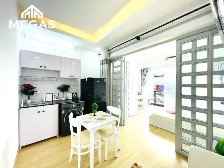 Siêu Phẩm Phòng Mới Có Ban Công Ngay Hoàng Hoa Thám, Sb Tsn