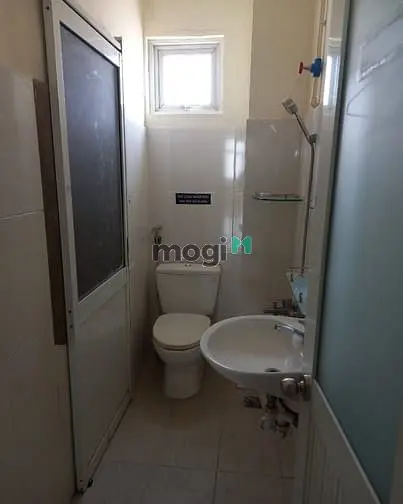 Đang Cần Cho Thuê Căn Nhà 1 Trệt 2 Lầu Mặt Tiền Đường Chương Dương