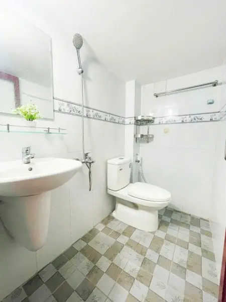 Gác Ban Công Ngay Hoàng Hoa Thám Tân Bình Có Thang Máy Hầm Xe Full Nội Thất Như Hình