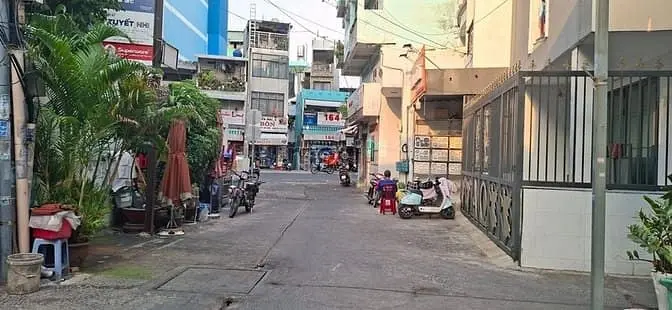 Đường Cách Mạng Tháng 8 Quận 3 4,3M*15M 2 Tầng Đối Diện Câu Lạc Bộ La