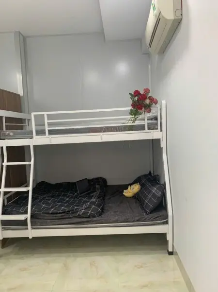 Phòng Ban Công & Cửa Sổ. Nằm Trong Khu Biệt Thự, An Ninh Cực Tốt. Cách Trường Đh Nguyễn Tất Thạnh 7P